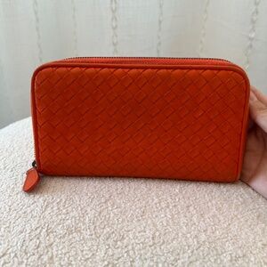 BOTTEGA VENETA “Intrecciato Piccolo” Zip Wallet